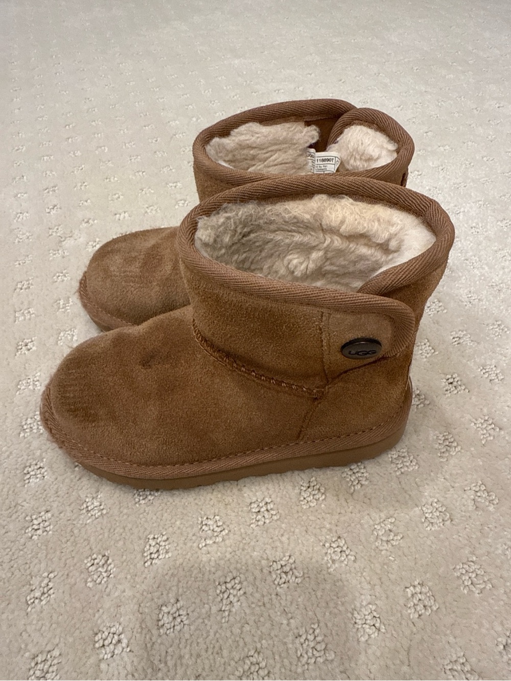 UGG Kids Classic Mini Bailey Button Chestnut Sheepskin Boots Size 9 - Picture 2 of 8